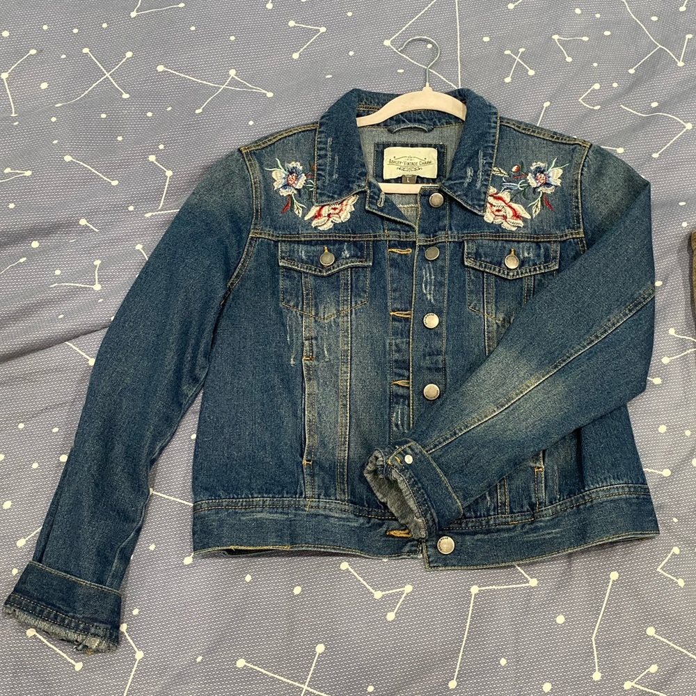 Vintage Jean Jacket embroidered with flowers
